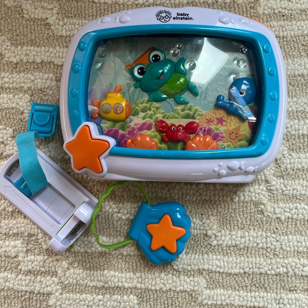 Baby Einstein Ocean Adventure crib fiahtank- Blue and Orange